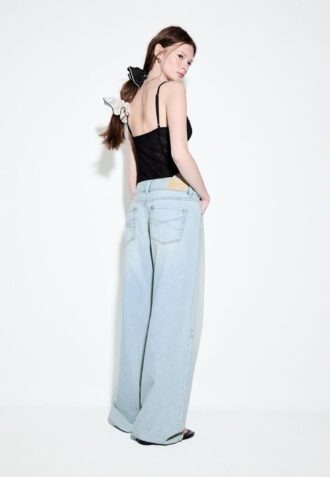 Jean taille basse à double bouton