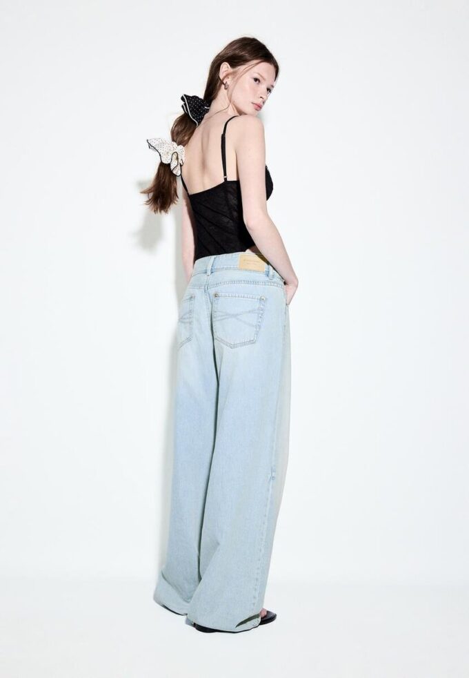 Jean taille basse à double bouton