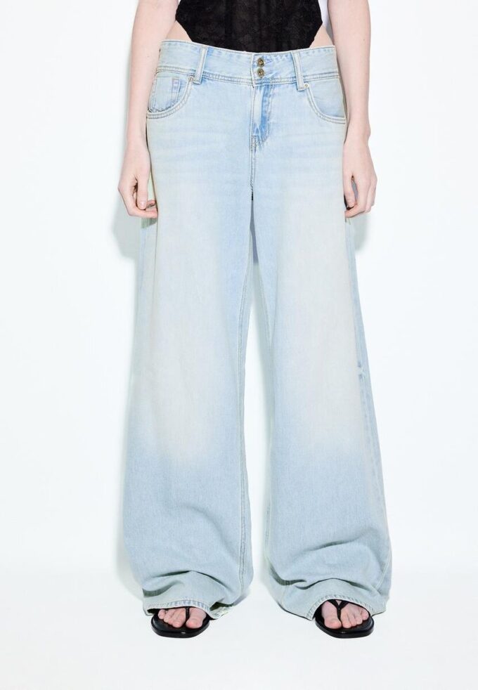 Jean taille basse à double bouton