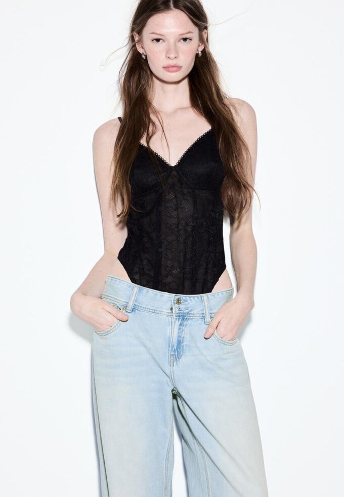 Jean taille basse à double bouton