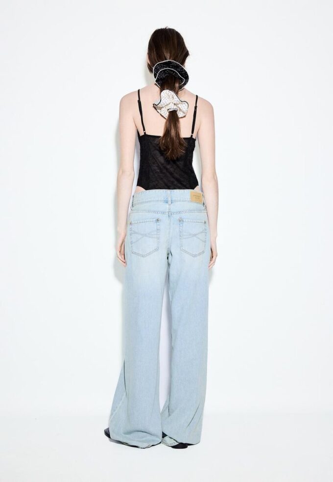 Jean taille basse à double bouton