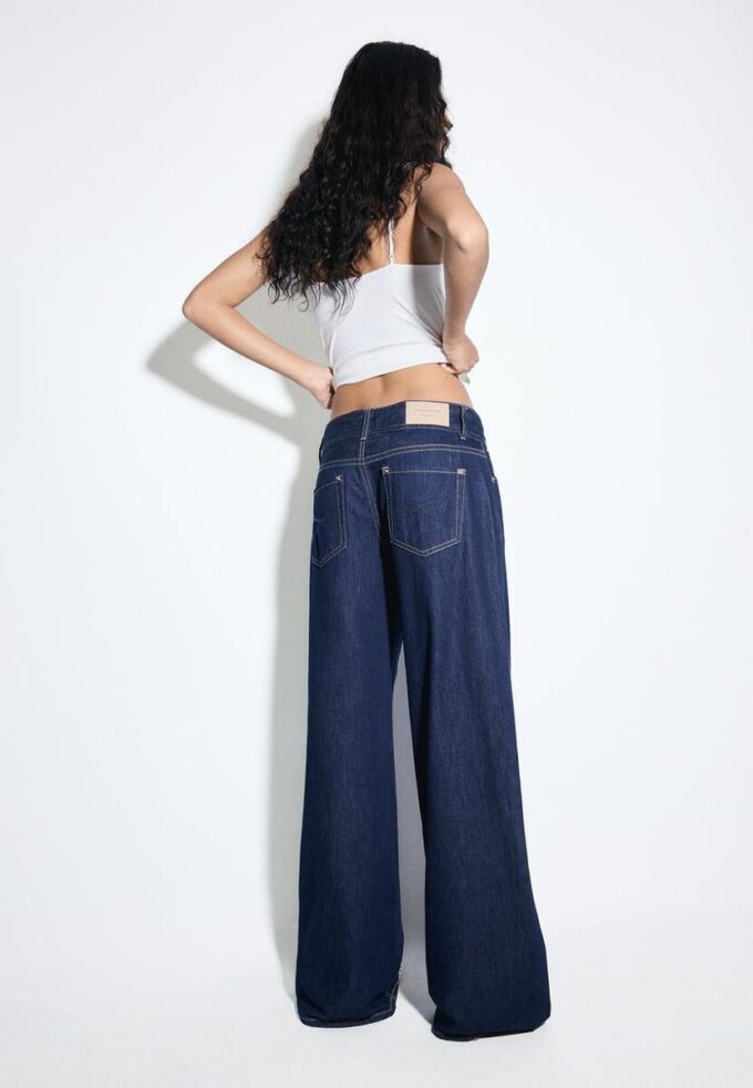 Jean taille basse à double bouton