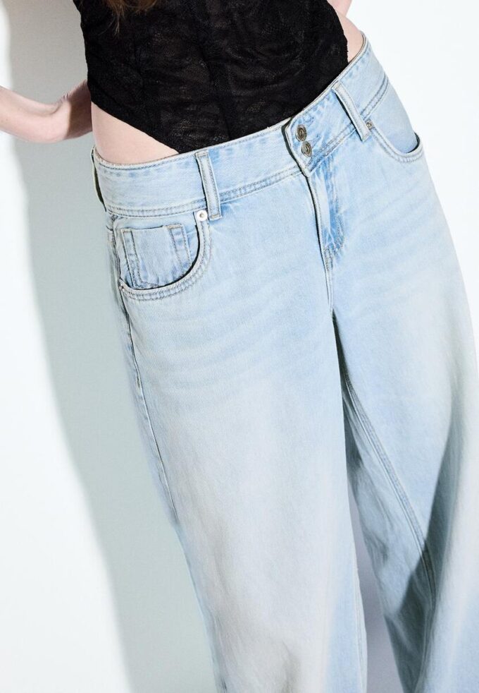 Jean taille basse à double bouton