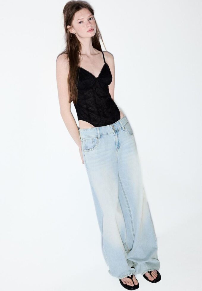 Jean taille basse à double bouton