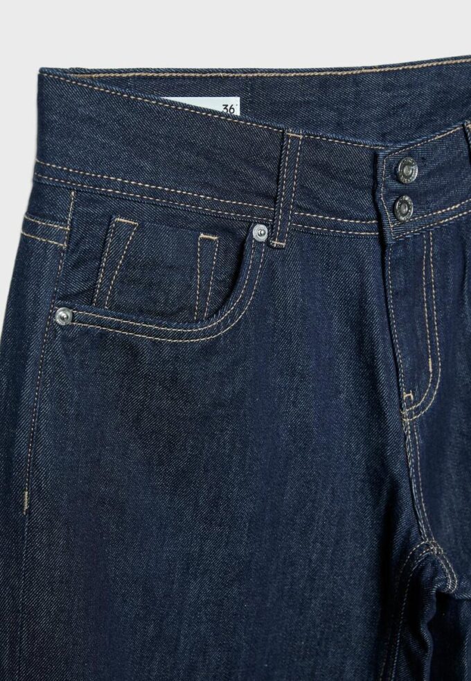 Jean taille basse à double bouton