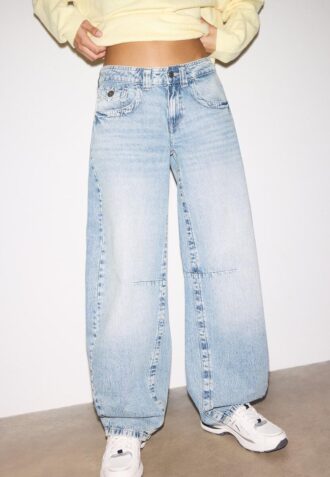 Jean taille basse à jambes larges