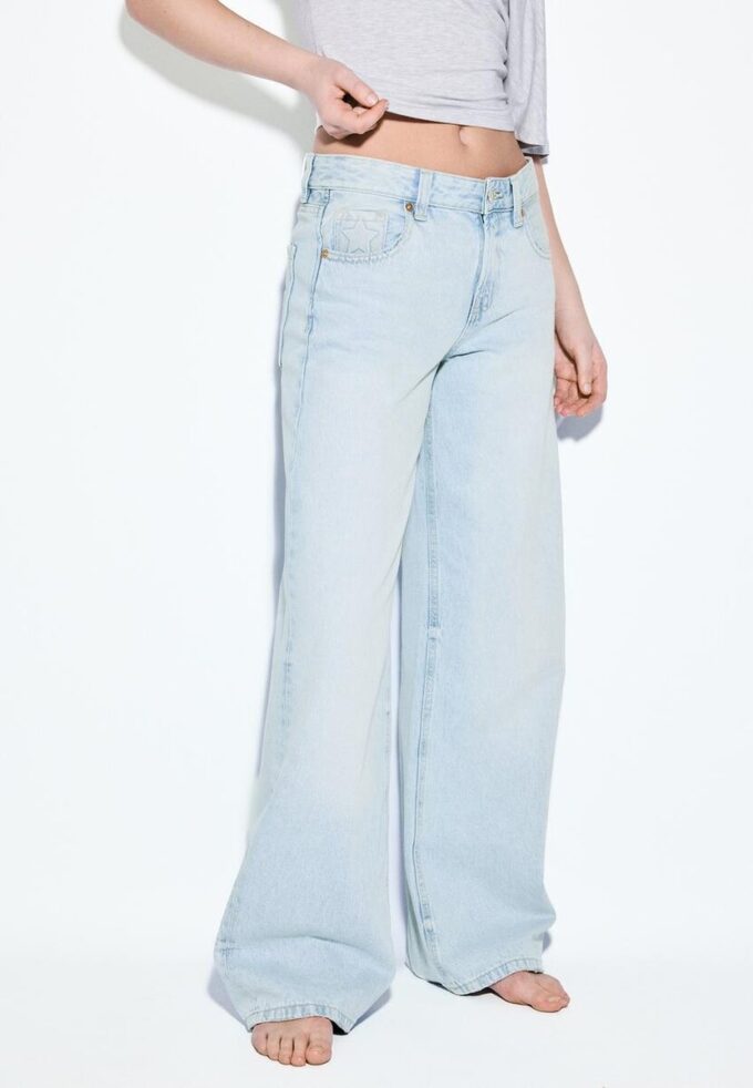 Jean taille basse à jambes Wide Leg avec détail étoile