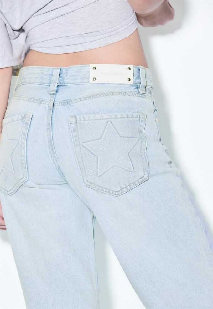 Jean taille basse à jambes Wide Leg avec détail étoile