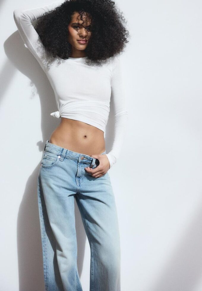 Jean taille basse à jambes Wide Leg avec détail étoile