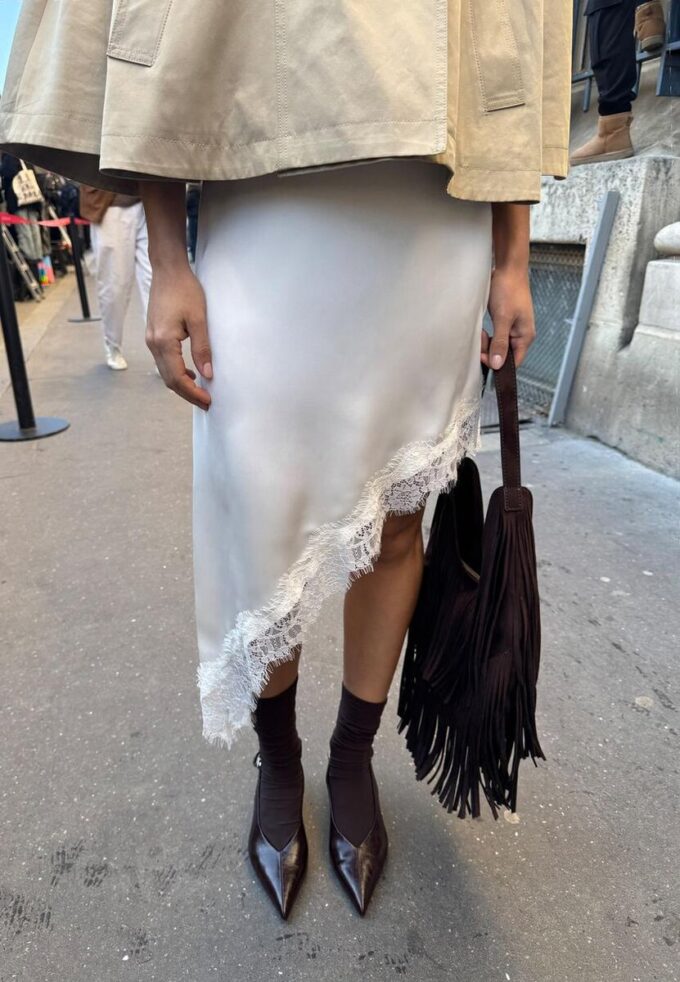 Jupe asymétrique en satin