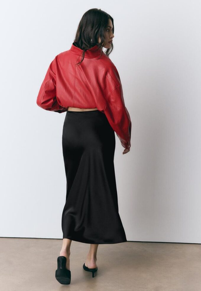 Jupe mi-longue en satin Jupe mi-longue en satin