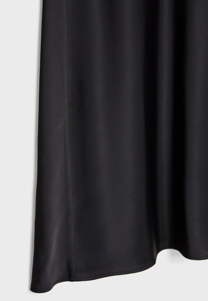 Jupe mi-longue en satin Jupe mi-longue en satin