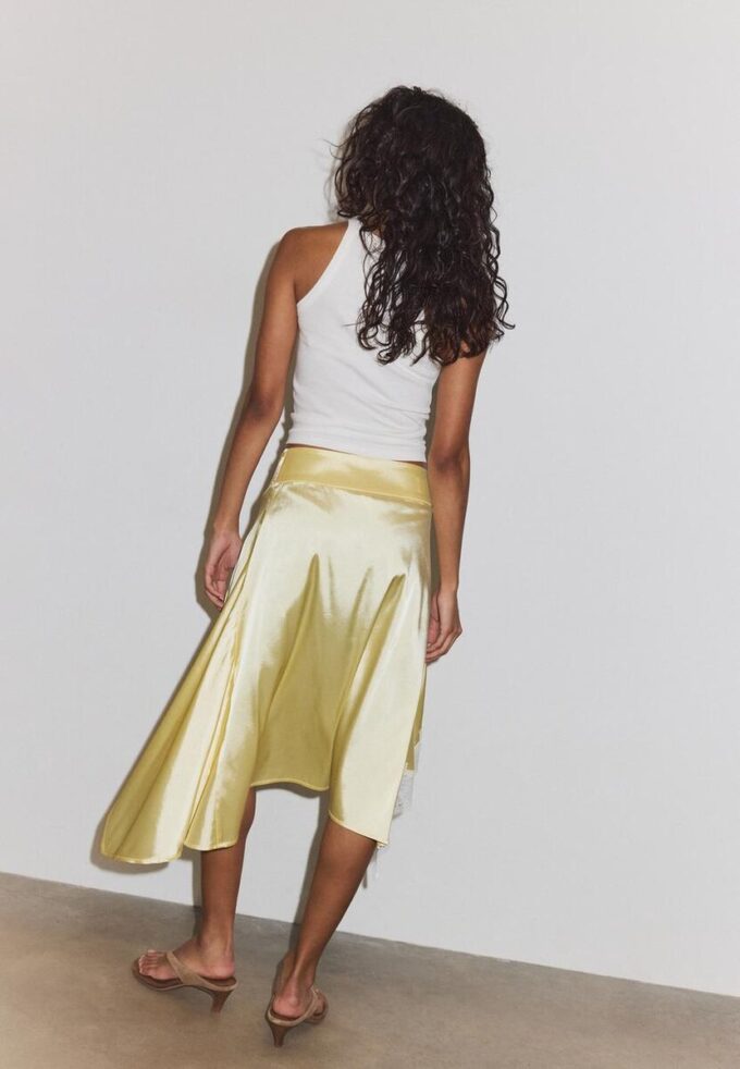 Jupe midi asymétrique en satin