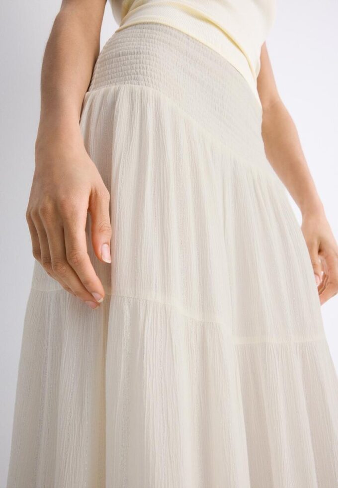 Jupe à panneaux avec fils métalliques Jupe à panneaux avec fils métalliques