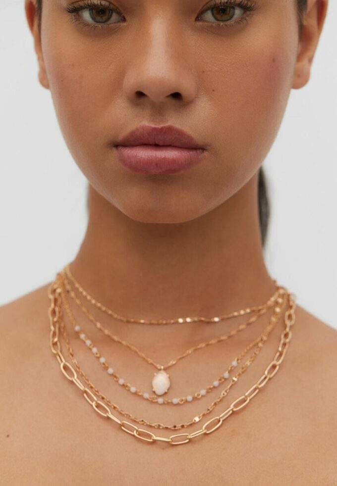 Lot de 5 colliers à breloques en pierre rose