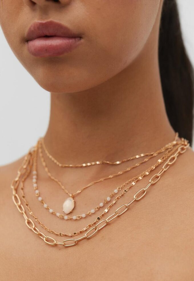 Lot de 5 colliers à breloques en pierre rose