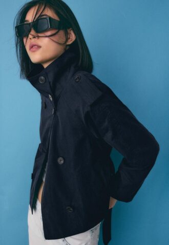 Manteau à col montant avec ceinture