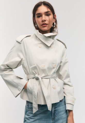 Manteau à col montant avec ceinture