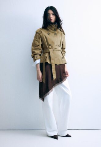 Manteau à col montant avec ceinture