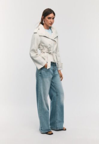 Manteau à col montant avec ceinture