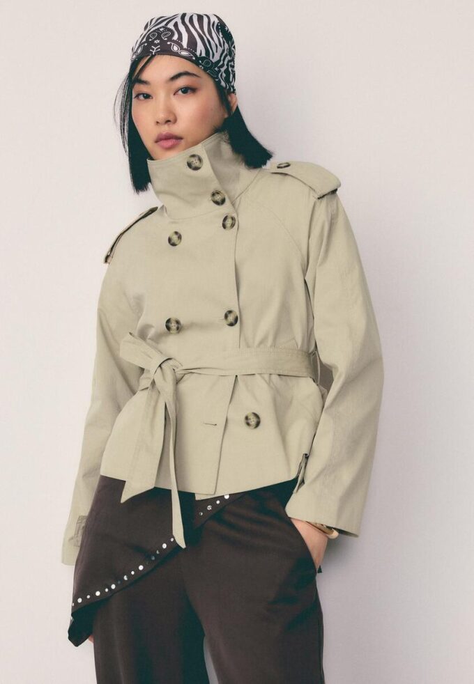 Manteau à col montant avec ceinture Manteau à col montant avec ceinture