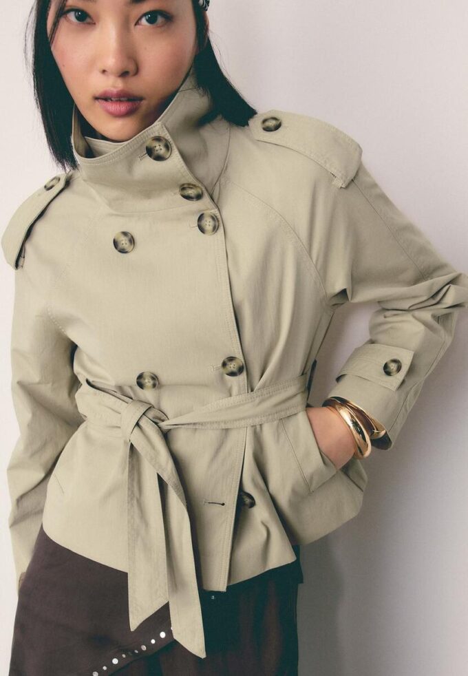 Manteau à col montant avec ceinture Manteau à col montant avec ceinture