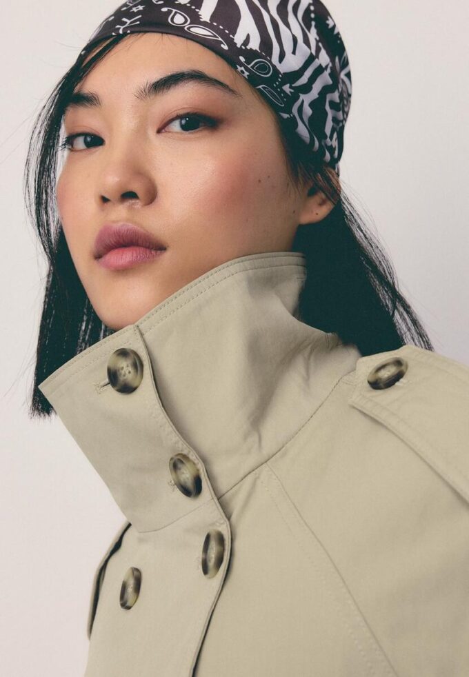 Manteau à col montant avec ceinture Manteau à col montant avec ceinture