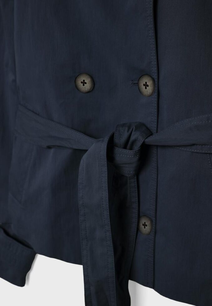 Manteau à col montant avec ceinture Manteau à col montant avec ceinture