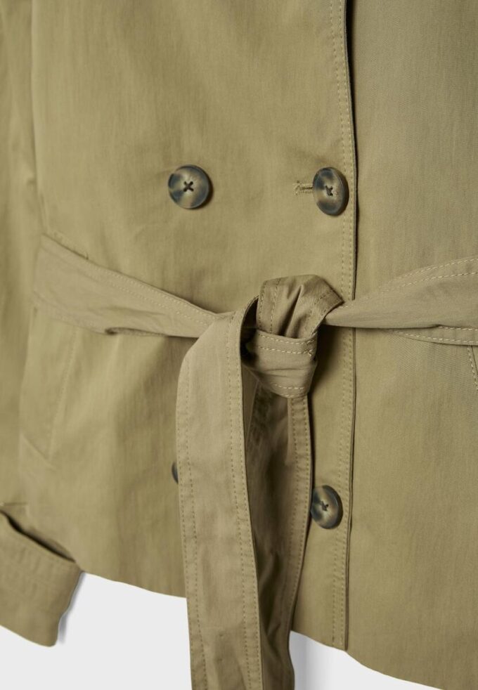 Manteau à col montant avec ceinture Manteau à col montant avec ceinture