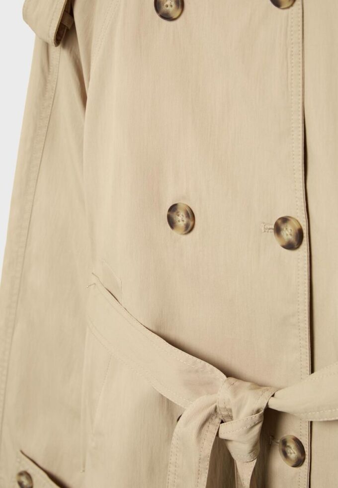 Manteau à col montant avec ceinture Manteau à col montant avec ceinture