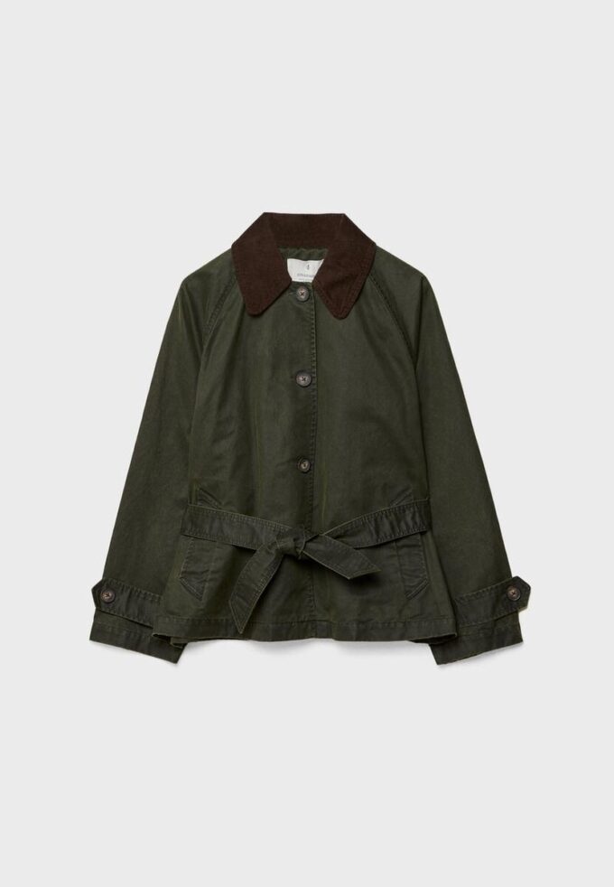 Manteau court ciré avec ceinture Manteau court ciré avec ceinture