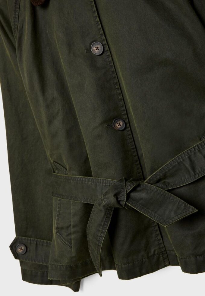 Manteau court ciré avec ceinture Manteau court ciré avec ceinture