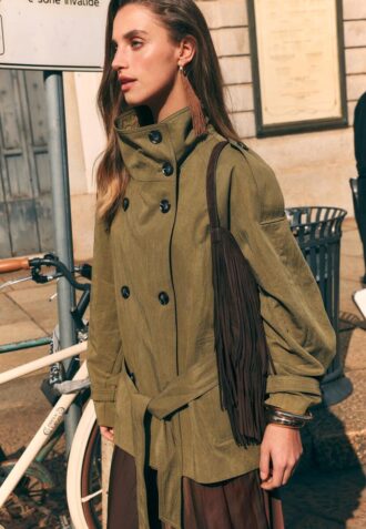 Manteau court à col montant