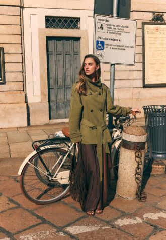 Manteau court à col montant