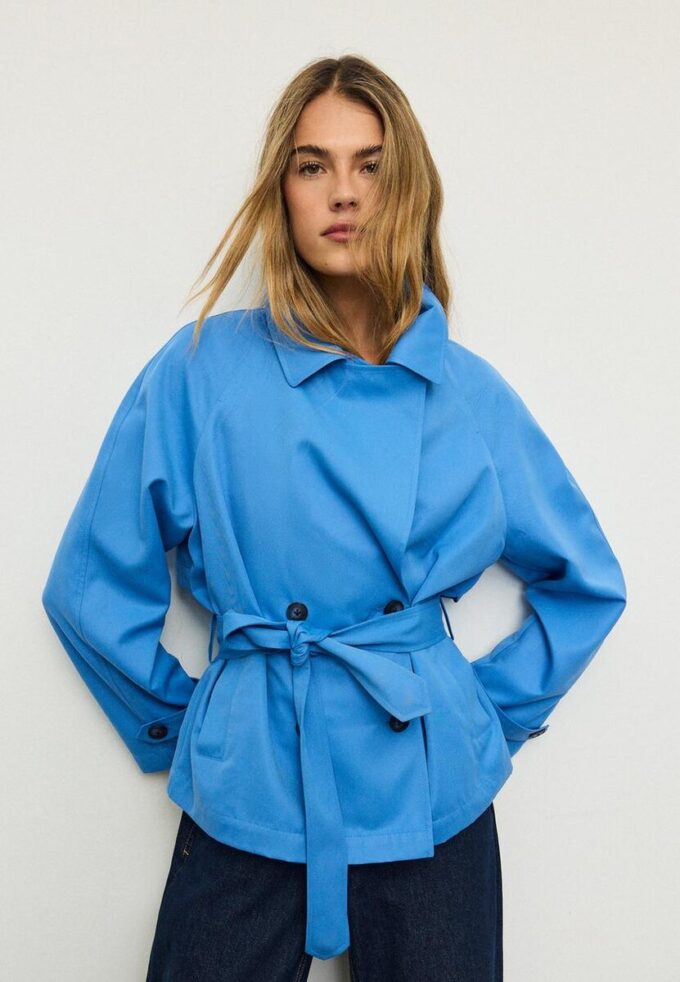 Manteau court fluide avec ceinture Manteau court fluide avec ceinture