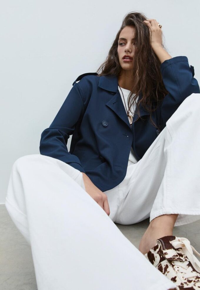 Manteau court fluide avec ceinture Manteau court fluide avec ceinture