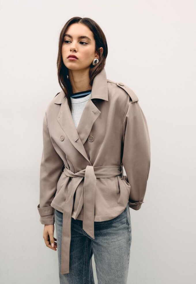 Manteau court fluide avec ceinture Manteau court fluide avec ceinture