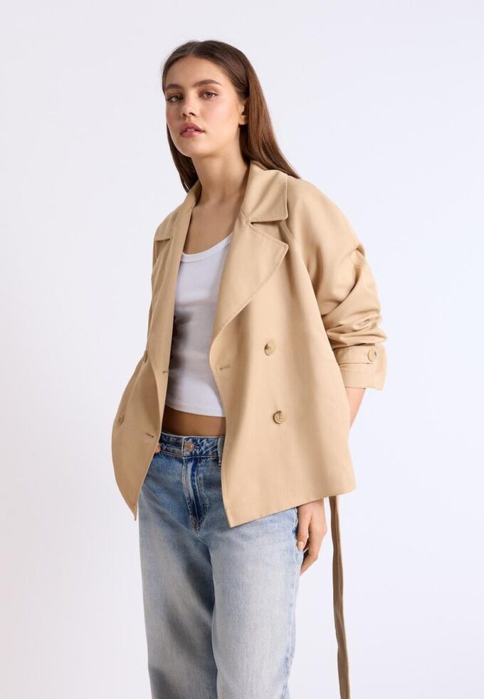 Manteau court fluide avec ceinture