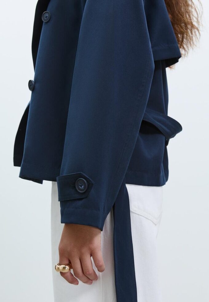 Manteau court fluide avec ceinture Manteau court fluide avec ceinture