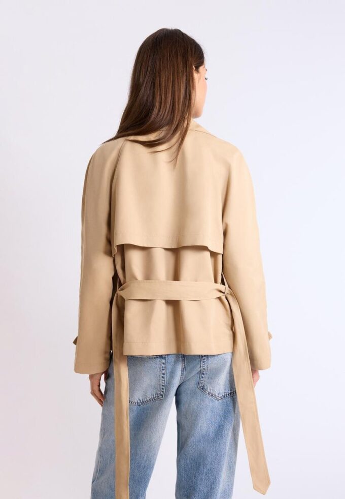 Manteau court fluide avec ceinture
