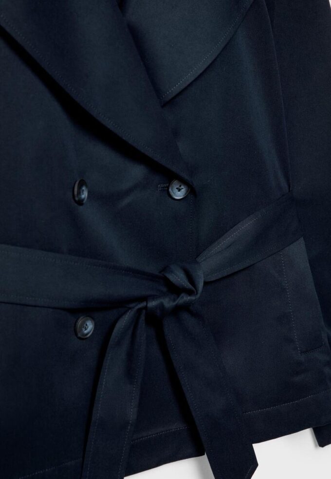 Manteau court fluide avec ceinture Manteau court fluide avec ceinture