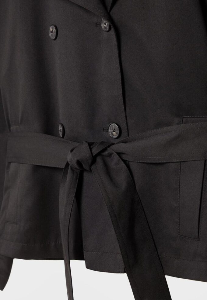 Manteau court fluide avec ceinture Manteau court fluide avec ceinture