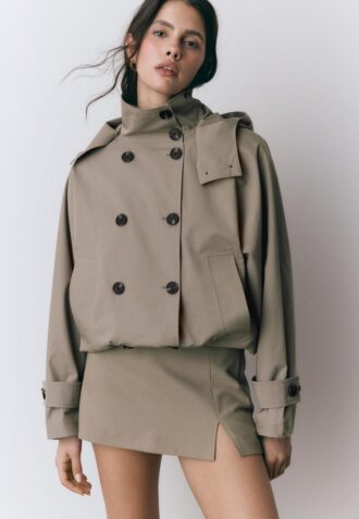 Manteau court à manches bouffantes avec capuche amovible