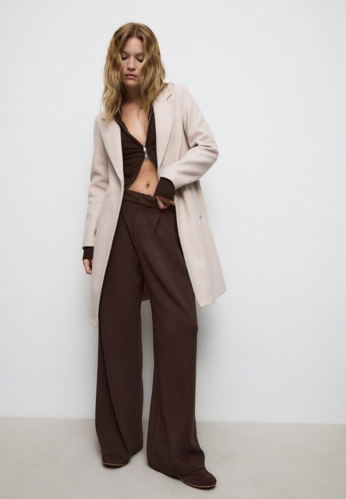 Manteau mi-long boutonné au toucher doux