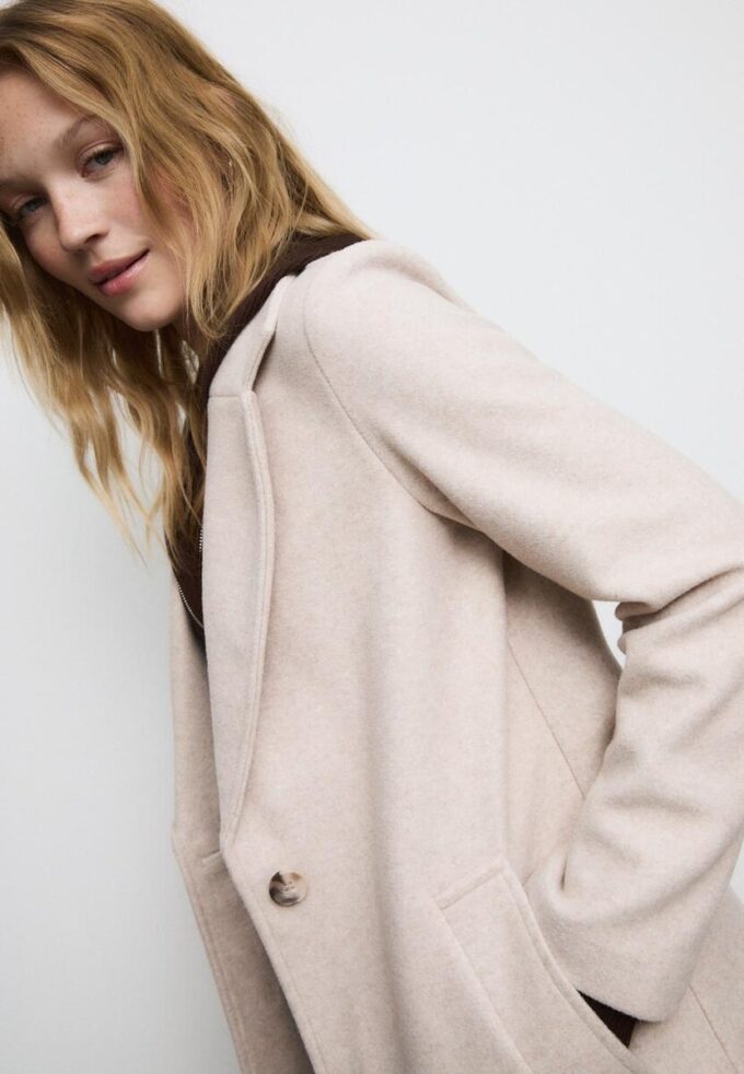 Manteau mi-long boutonné au toucher doux