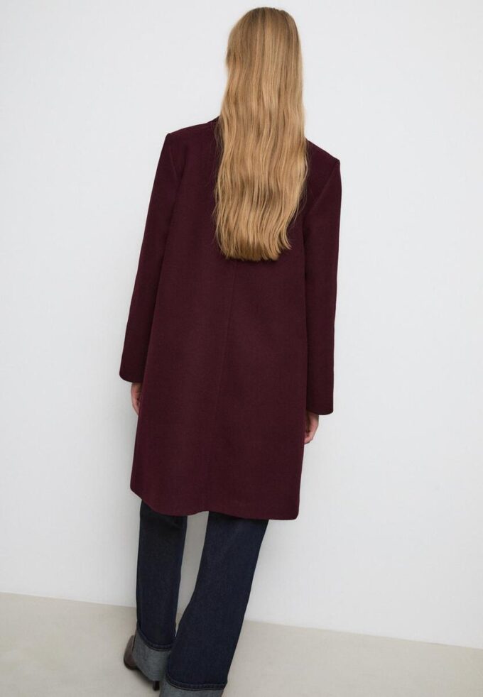 Manteau mi-long boutonné au toucher doux