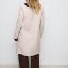 Manteau mi-long boutonné au toucher doux