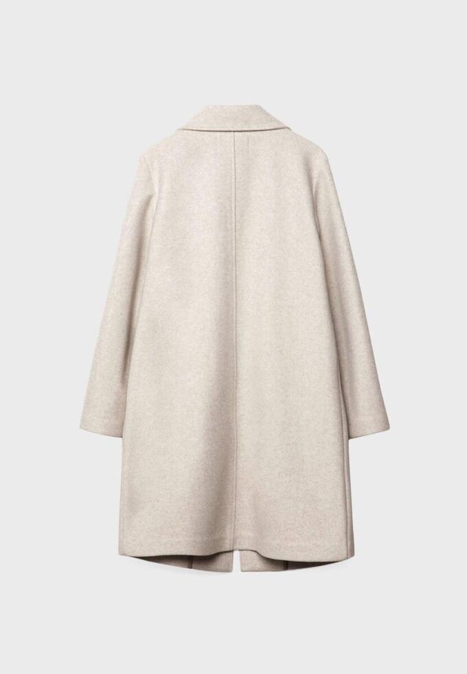 Manteau mi-long boutonné au toucher doux