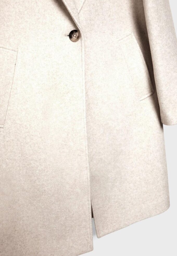 Manteau mi-long boutonné au toucher doux