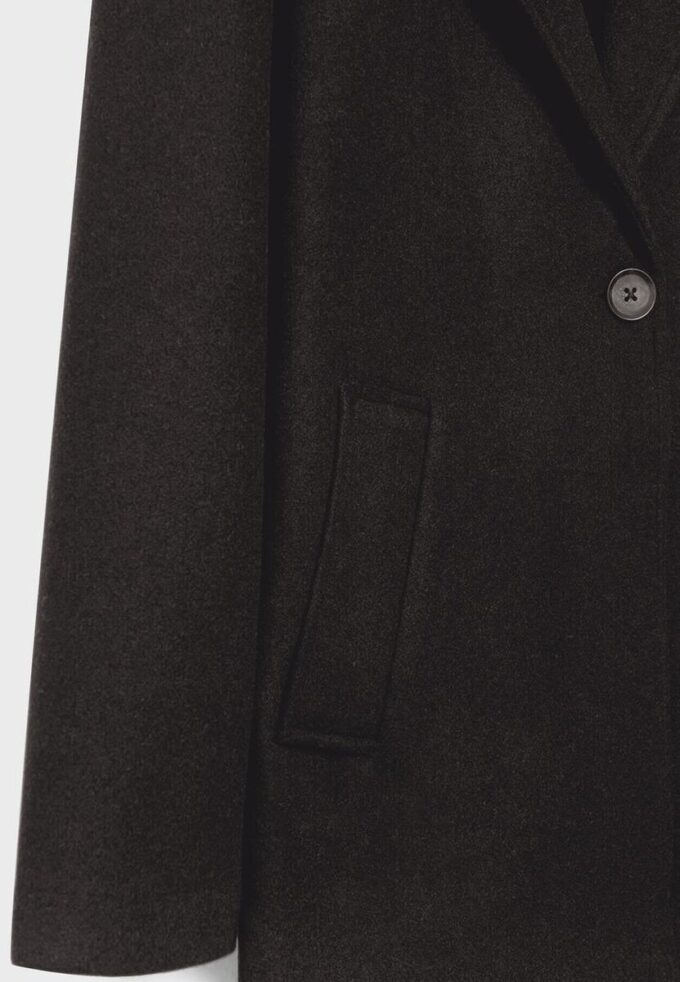 Manteau mi-long boutonné au toucher doux